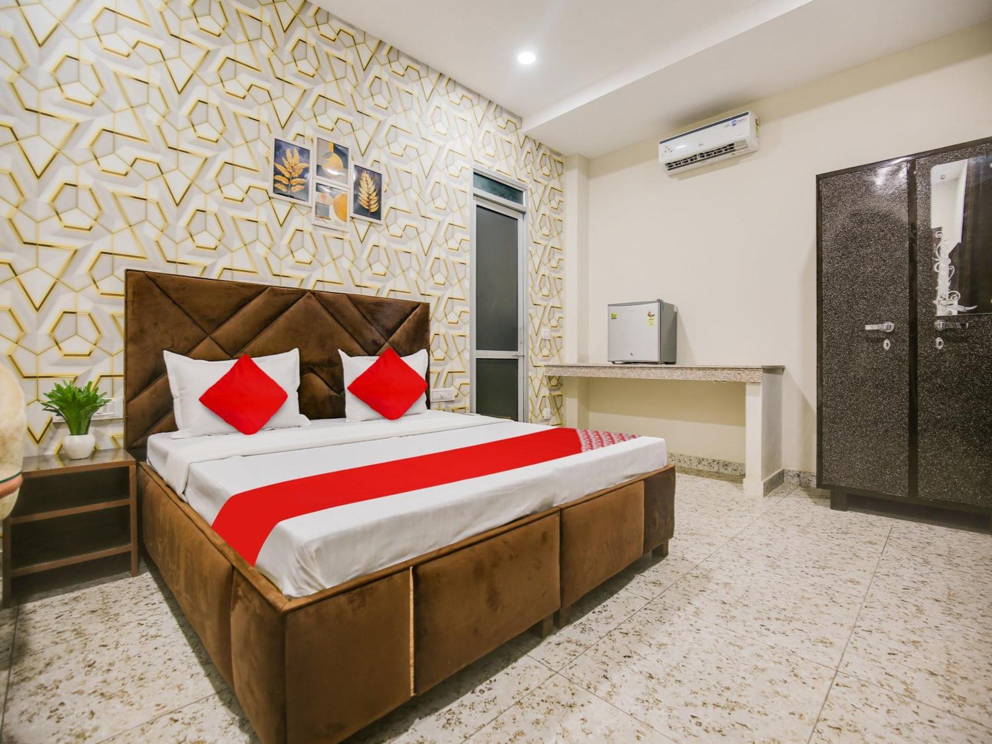 Hotel O Silver Sky Ludhiana Eksteriør billede